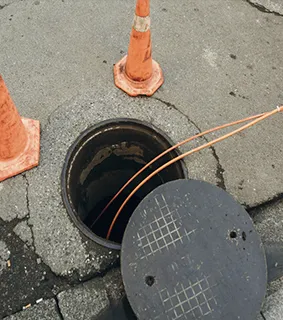 Desentupimento de Esgotos na Avenida dos Bandeirantes